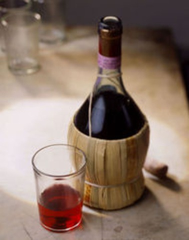 straw_bottle_chianti_in_tasting_cheap_wine